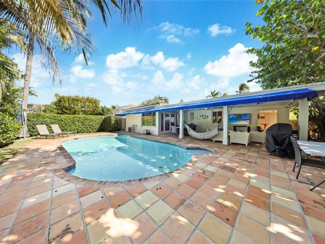 4-bedroom home for rent in Key Biscayne -  - MondialRealty