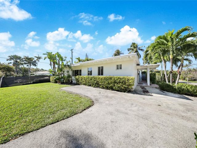 4-bedroom home for rent in Key Biscayne -  - MondialRealty