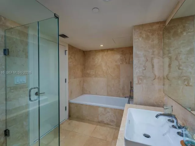 1-bedroom condo for rent in Miami Beach - 102 24th St 1007 - MondialRealty