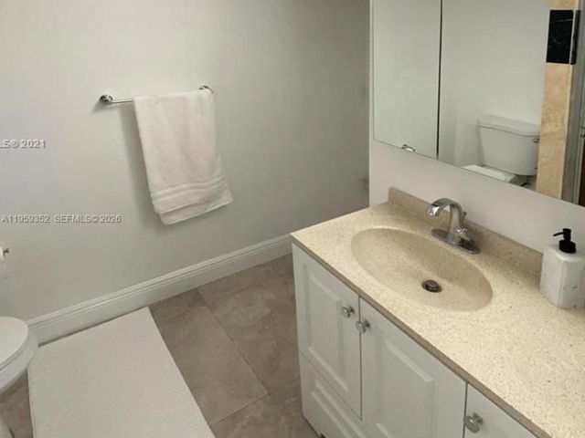 Apartment for rent  Unit #1705 - photo 7347259