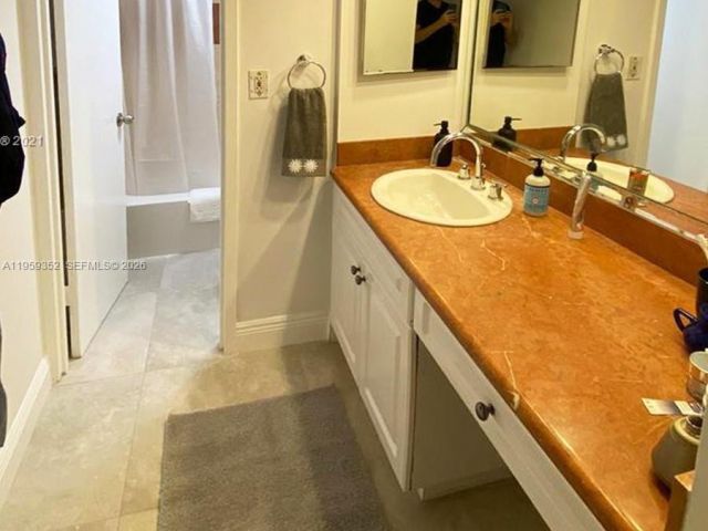 Apartment for rent  Unit #1705 - photo 7347260