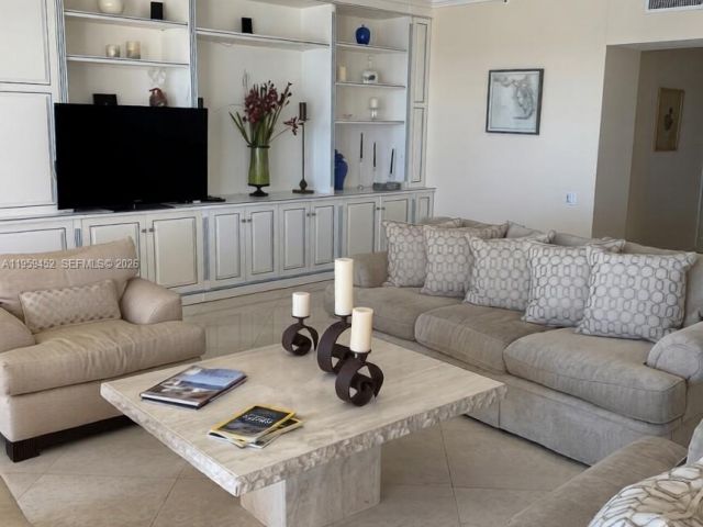 Apartment for sale  Unit #7662 - photo 7342946