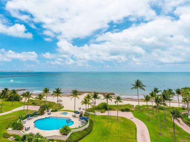 Apartment for sale  Unit #7662 - photo 7342949