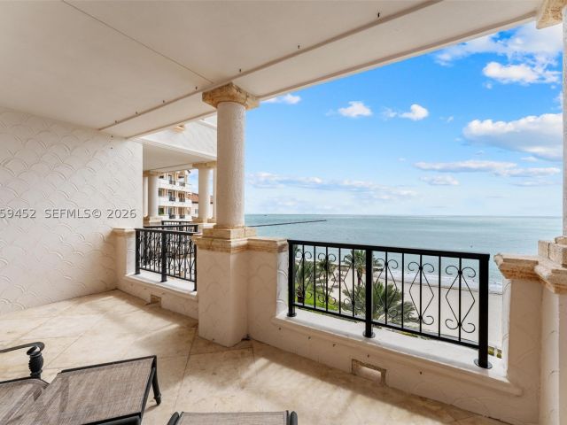 3-bedroom condo for sale in Miami Beach - 7600 N Fisher Island Dr 7662 - MondialRealty