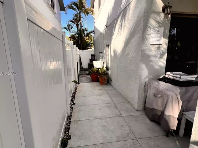 3-bedroom home for rent in Miami - 3538 SW 17th St 1B - MondialRealty
