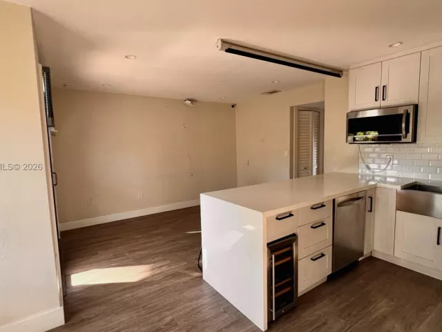 3-bedroom home for rent in Miami - 3538 SW 17th St 1B - MondialRealty