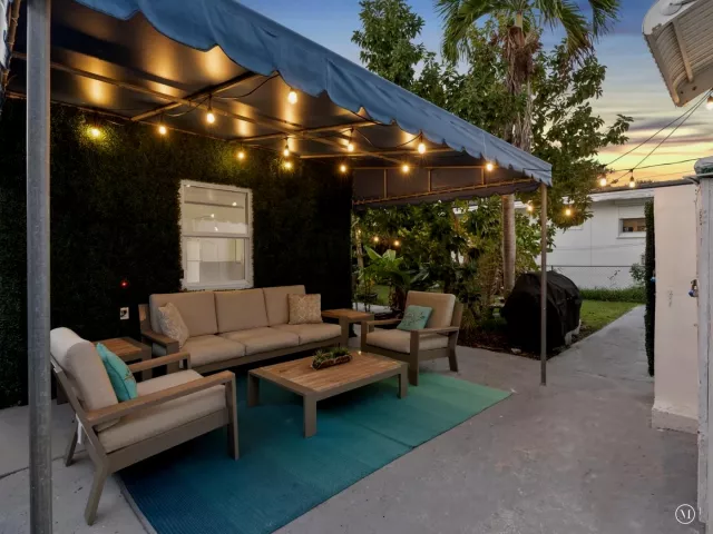 4-bedroom home for rent in Surfside - 9232 Harding Avenue - MondialRealty