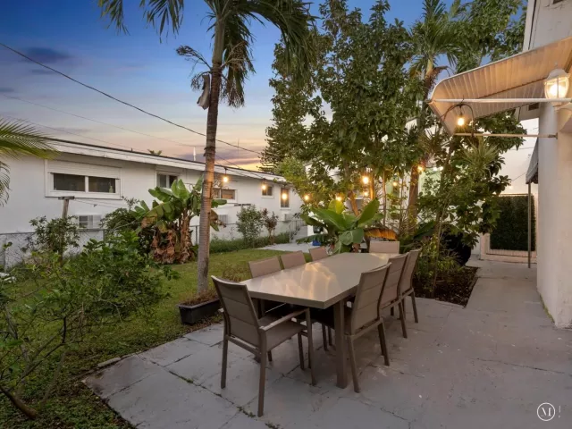 4-bedroom home for rent in Surfside - 9232 Harding Avenue - MondialRealty