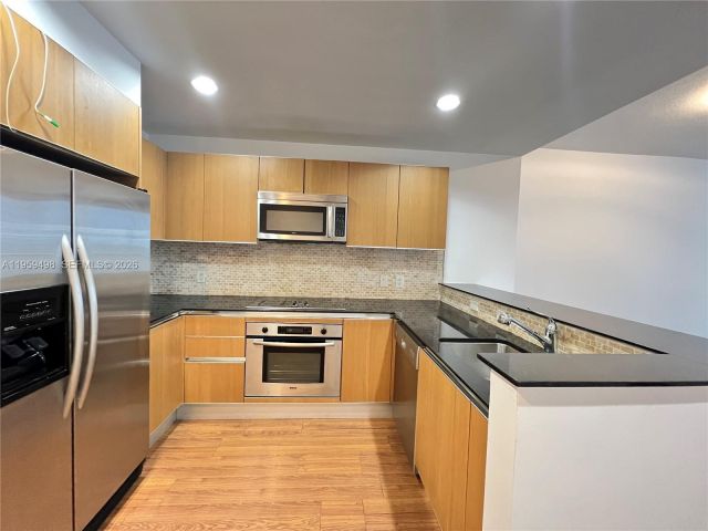 1-bedroom condo for rent in Miami - 1060 Brickell Ave 2513 - MondialRealty