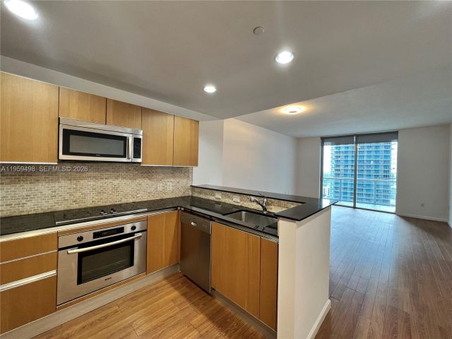 1-bedroom condo for rent in Miami - 1060 Brickell Ave 2513 - MondialRealty