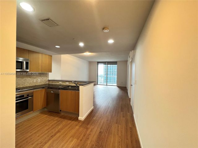 1-bedroom condo for rent in Miami - 1060 Brickell Ave 2513 - MondialRealty