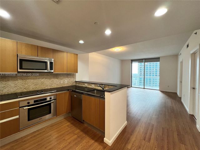 1-bedroom condo for rent in Miami - 1060 Brickell Ave 2513 - MondialRealty