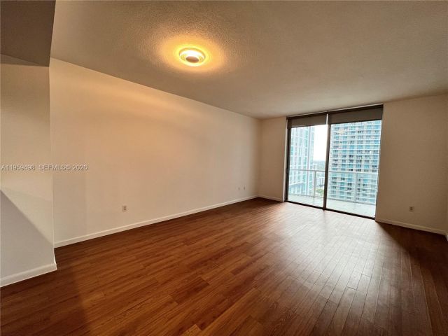 1-bedroom condo for rent in Miami - 1060 Brickell Ave 2513 - MondialRealty