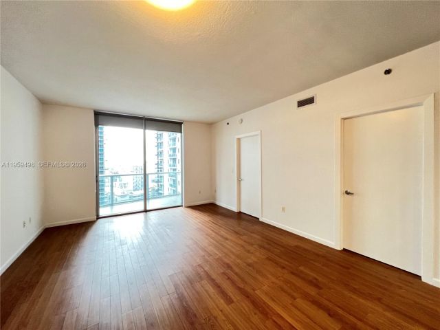 1-bedroom condo for rent in Miami - 1060 Brickell Ave 2513 - MondialRealty
