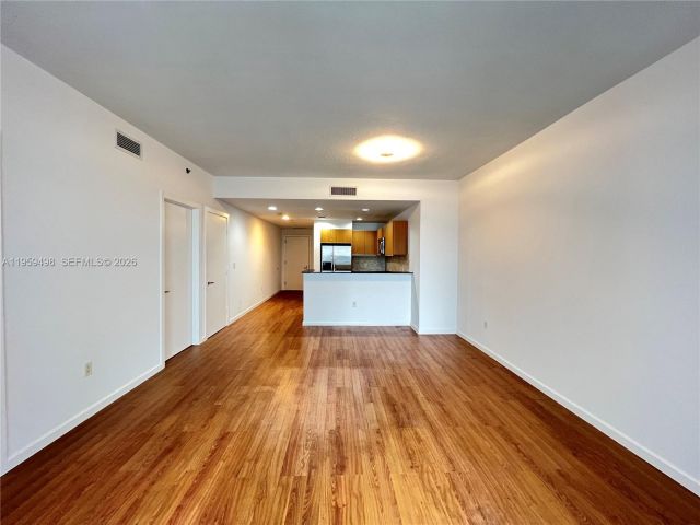 1-bedroom condo for rent in Miami - 1060 Brickell Ave 2513 - MondialRealty
