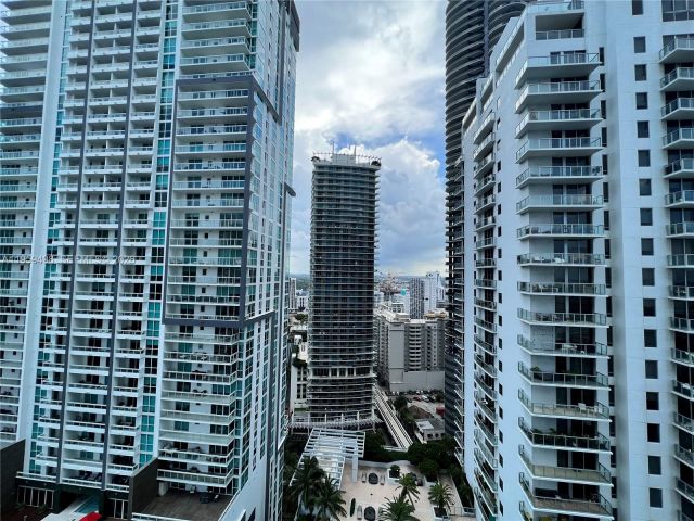 1-bedroom condo for rent in Miami - 1060 Brickell Ave 2513 - MondialRealty