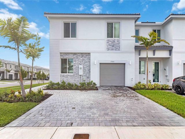 4-bedroom home for rent in Homestead - 760 SE 13th Ct - MondialRealty