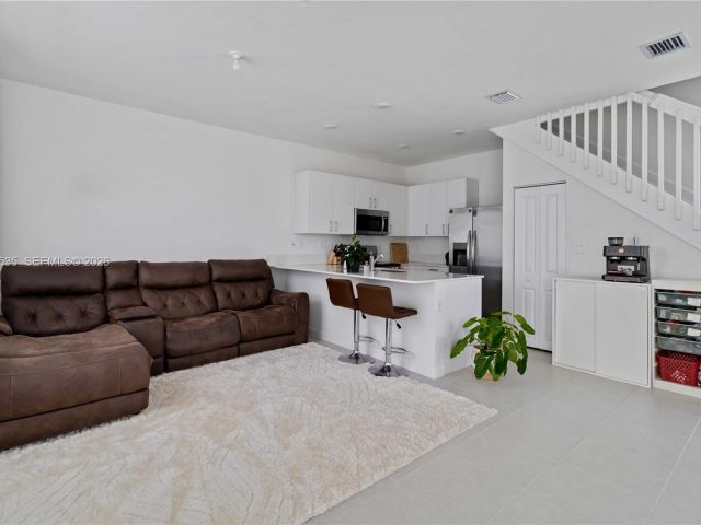4-bedroom home for rent in Homestead - 760 SE 13th Ct - MondialRealty