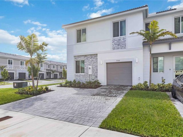 4-bedroom home for rent in Homestead - 760 SE 13th Ct - MondialRealty