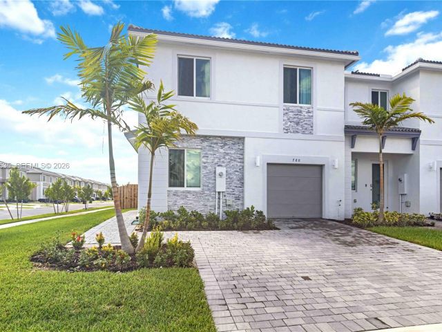4-bedroom home for rent in Homestead - 760 SE 13th Ct - MondialRealty