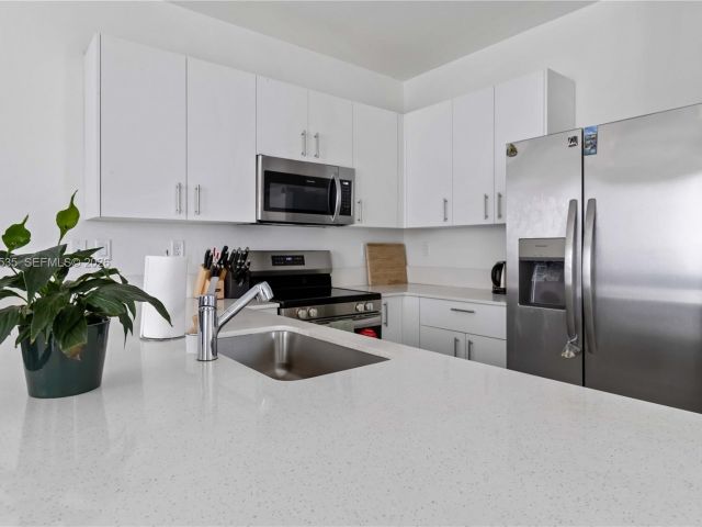 4-bedroom home for rent in Homestead - 760 SE 13th Ct - MondialRealty