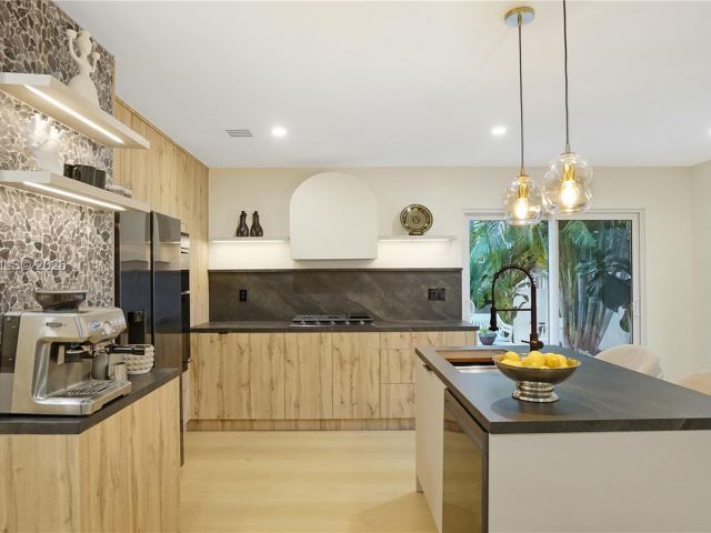 Home for sale at 2749 NE 10th Ave - photo 7515620