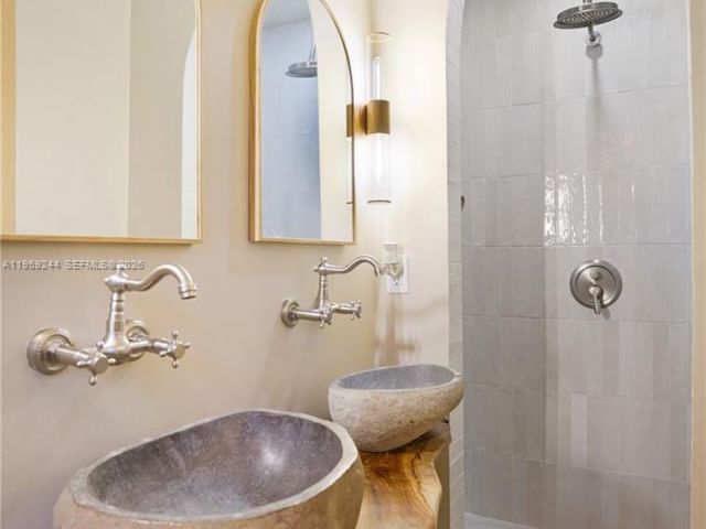 Home for sale at 2749 NE 10th Ave - photo 7515648