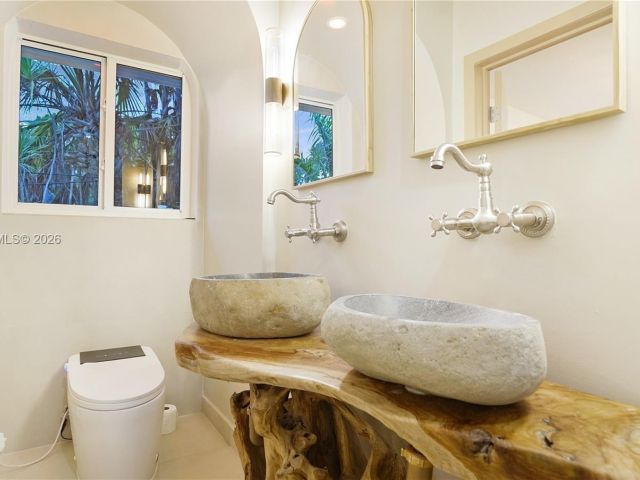 Home for sale at 2749 NE 10th Ave - photo 7515650