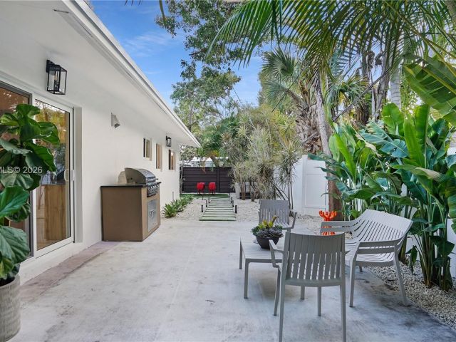 Home for sale at 2749 NE 10th Ave - photo 7515656