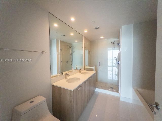 Apartment for rent  Unit #1701 - photo 7359711