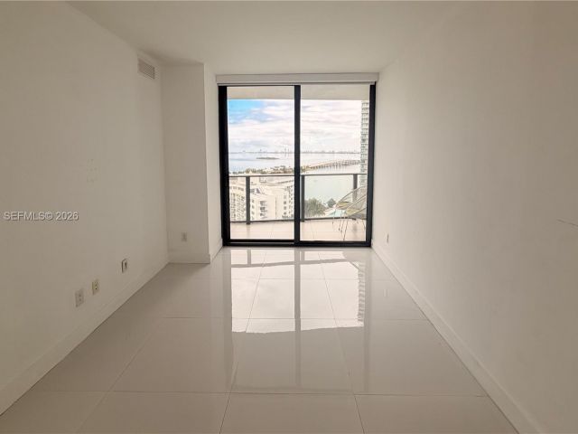 Apartment for rent  Unit #1701 - photo 7359714