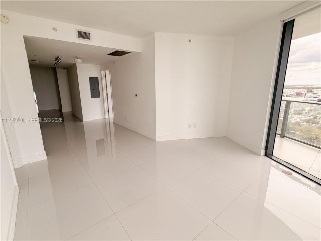 Apartment for rent  Unit #1701 - photo 7359718