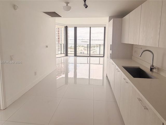 Apartment for rent  Unit #1701 - photo 7359721