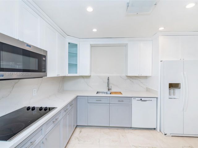 Home for sale at 310 Harbor Ct - photo 7347354