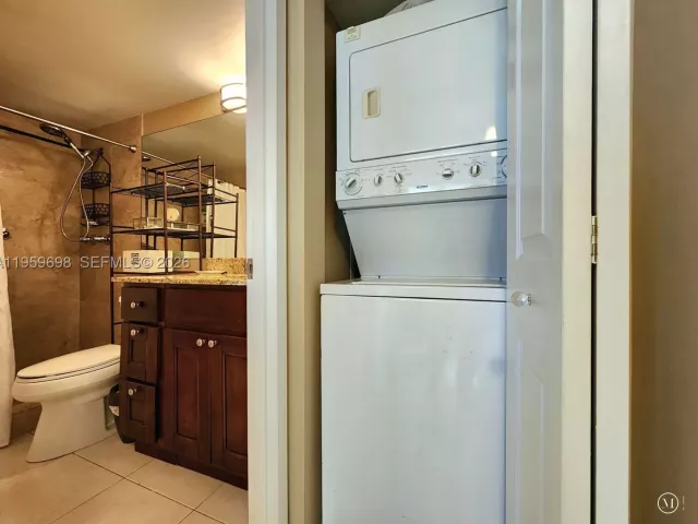 2-bedroom condo for sale in Hallandale Beach - 2030 S Ocean Dr 823 - MondialRealty