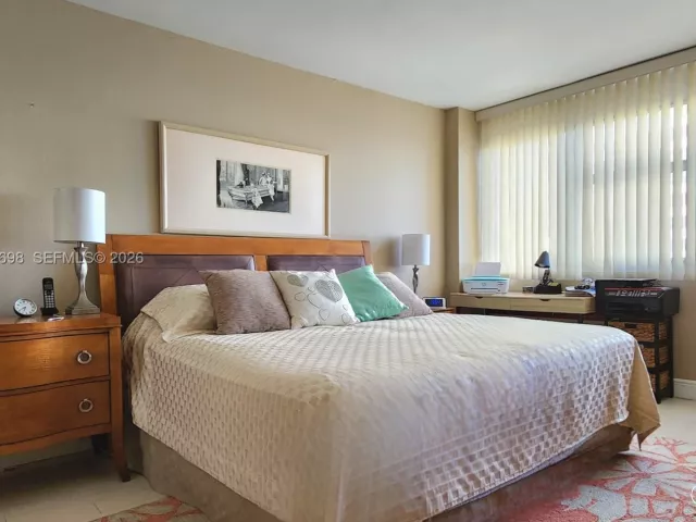 2-bedroom condo for sale in Hallandale Beach - 2030 S Ocean Dr 823 - MondialRealty