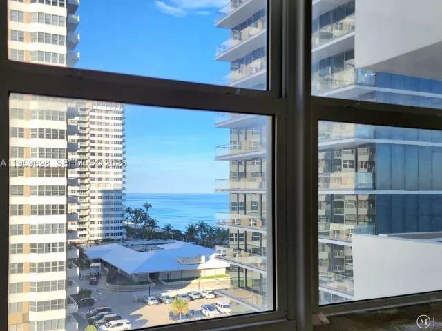 2-bedroom condo for sale in Hallandale Beach - 2030 S Ocean Dr 823 - MondialRealty