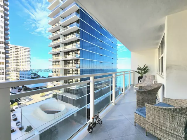 2-bedroom condo for sale in Hallandale Beach - 2030 S Ocean Dr 823 - MondialRealty