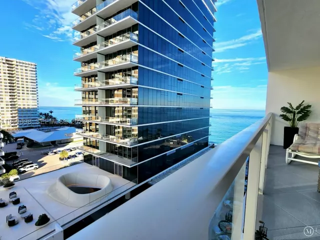 2-bedroom condo for sale in Hallandale Beach - 2030 S Ocean Dr 823 - MondialRealty
