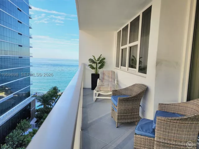 2-bedroom condo for sale in Hallandale Beach - 2030 S Ocean Dr 823 - MondialRealty
