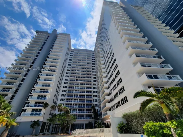 2-bedroom condo for sale in Hallandale Beach - 2030 S Ocean Dr 823 - MondialRealty