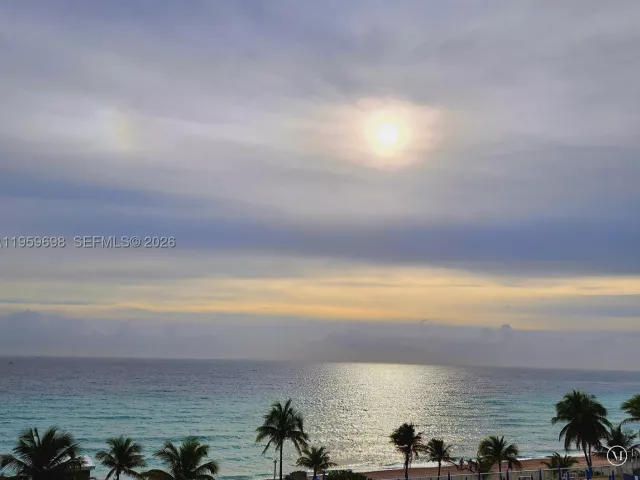2-bedroom condo for sale in Hallandale Beach - 2030 S Ocean Dr 823 - MondialRealty