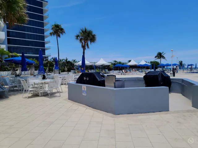 2-bedroom condo for sale in Hallandale Beach - 2030 S Ocean Dr 823 - MondialRealty