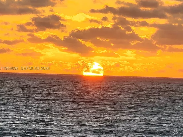 2-bedroom condo for sale in Hallandale Beach - 2030 S Ocean Dr 823 - MondialRealty