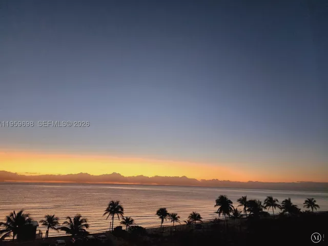 2-bedroom condo for sale in Hallandale Beach - 2030 S Ocean Dr 823 - MondialRealty