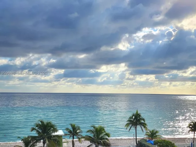 2-bedroom condo for sale in Hallandale Beach - 2030 S Ocean Dr 823 - MondialRealty