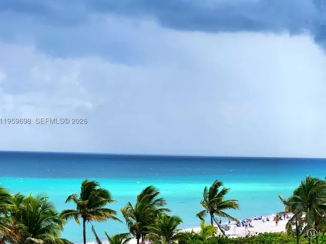 2-bedroom condo for sale in Hallandale Beach - 2030 S Ocean Dr 823 - MondialRealty