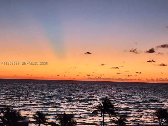 2-bedroom condo for sale in Hallandale Beach - 2030 S Ocean Dr 823 - MondialRealty