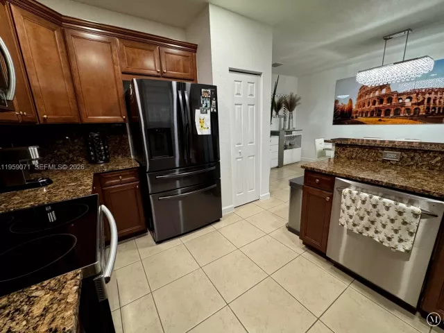 3-bedroom home for rent in Doral - 8905 NW 98th Ave 8905 - MondialRealty