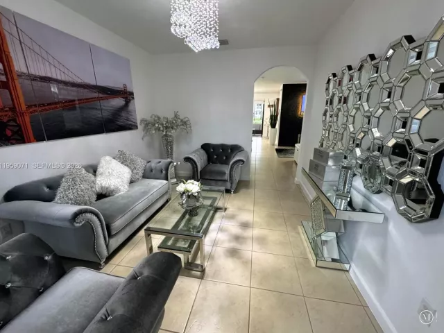 3-bedroom home for rent in Doral - 8905 NW 98th Ave 8905 - MondialRealty